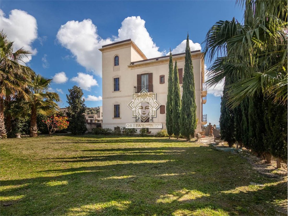 Villa in Center, Noto, Sicily 4 - 16651876