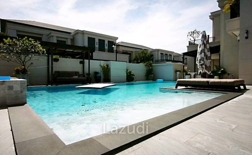 Villa in Nong Pla Lai, Chon Buri, Thailand 1