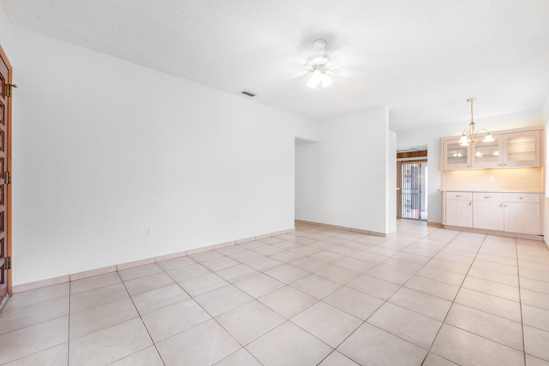 House in Hialeah, Florida, United States 4 - 16650390