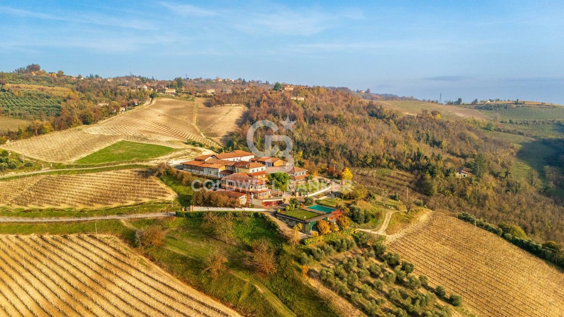 Villa in Grazzano Badoglio, Piedmont, Italy 1 - 16652881