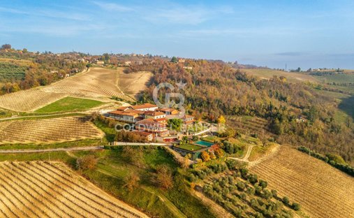 Villa in Grazzano Badoglio, Piedmont, Italy 1