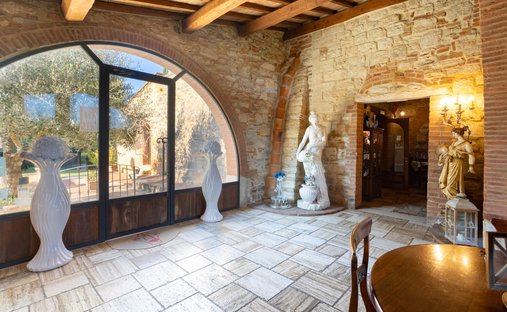 Castle for Sale in Serre di Rapolano, Tuscany, Italy