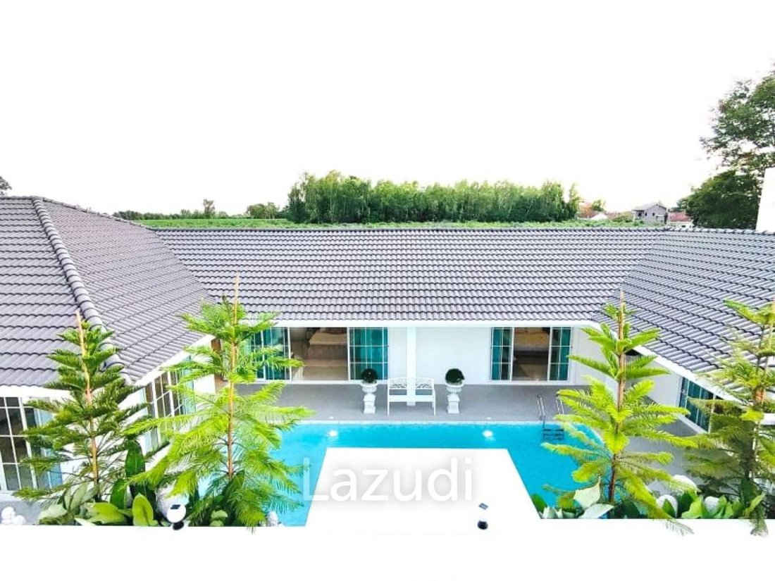 Villa in Pattaya City, Chon Buri, Thailand 1 - 16650071