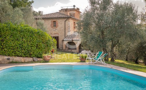 Estate in Rapolano Terme, Tuscany, Italy 1