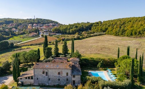 Castle for Sale in Serre di Rapolano, Tuscany, Italy