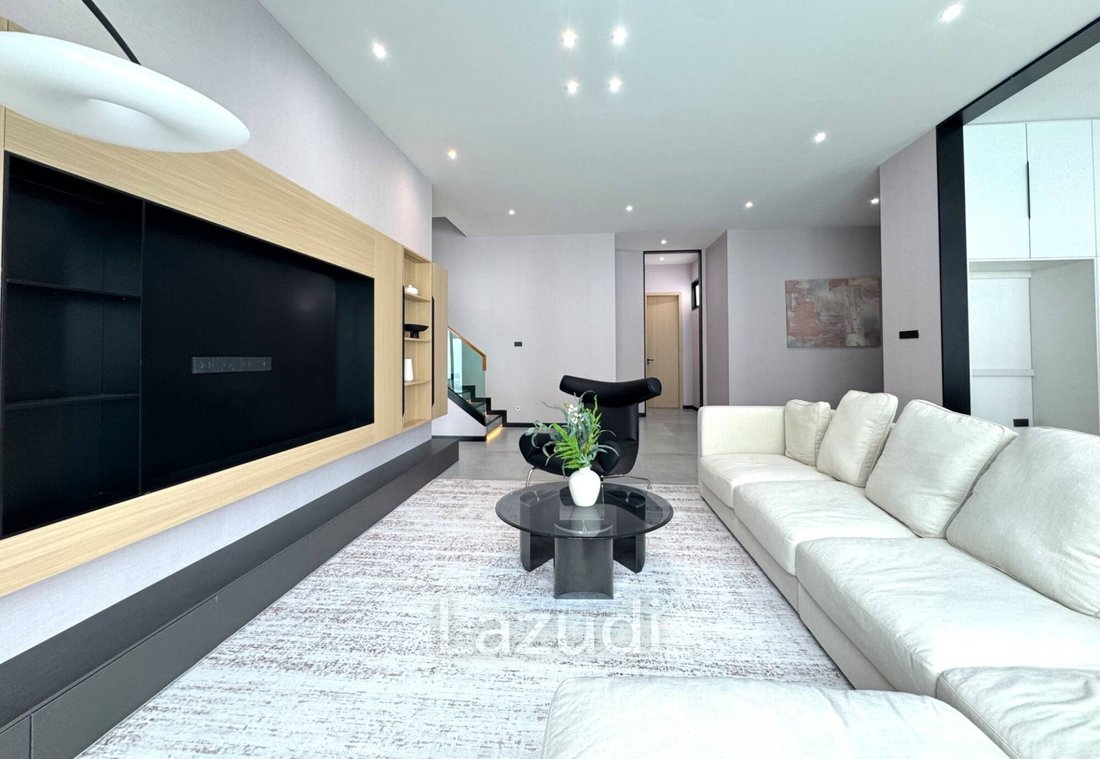 Villa in Pattaya City, Chon Buri, Thailand 2 - 16650553