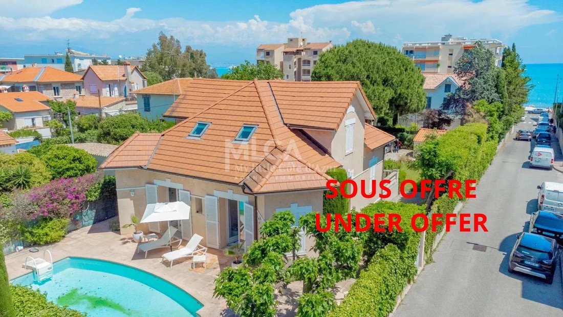 Villa in Antibes, Provence-Alpes-Côte d'Azur, France 1 - 14033070