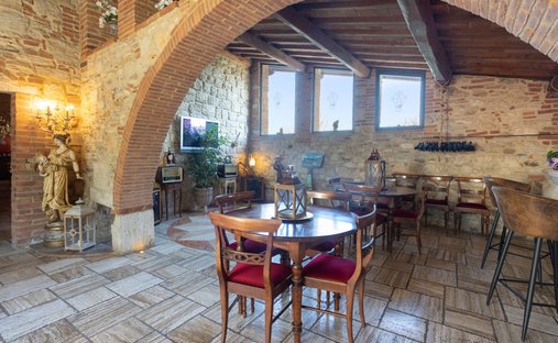 Castle for Sale in Serre di Rapolano, Tuscany, Italy