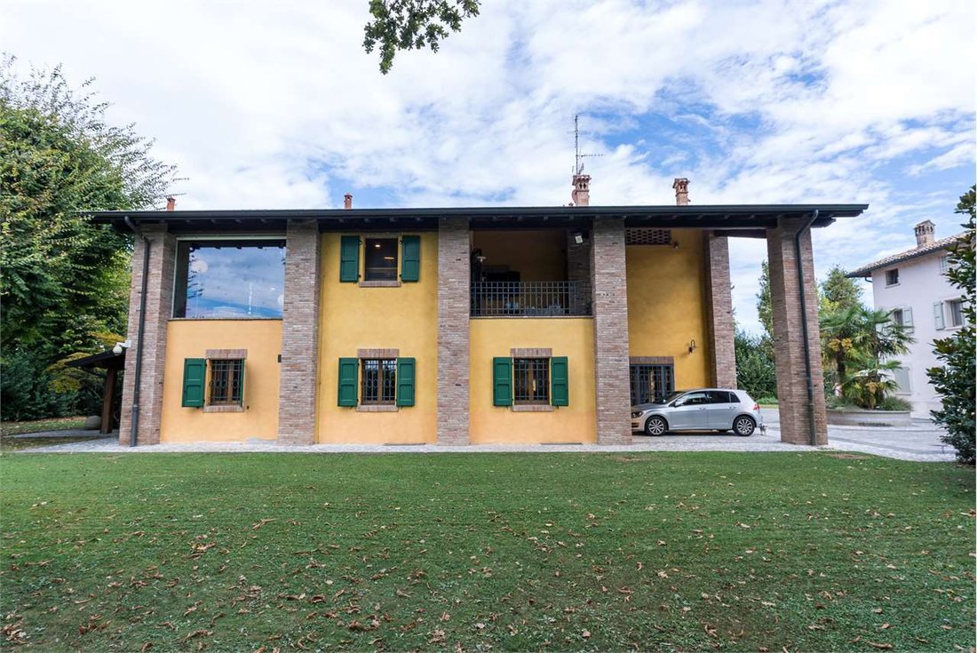 Villa in Modena, Emilia-Romagna, Italy 1 - 16650979