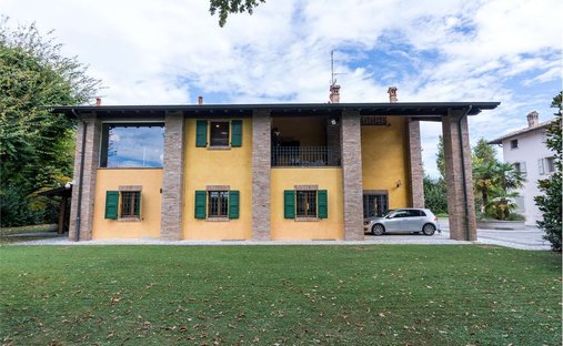 Villa in Modena, Emilia-Romagna, Italy 1