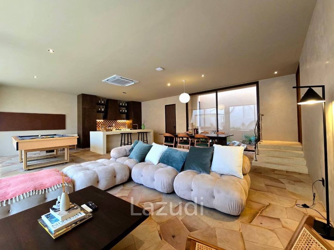 Villa in Pattaya City, Chon Buri, Thailand 1 - 16650147