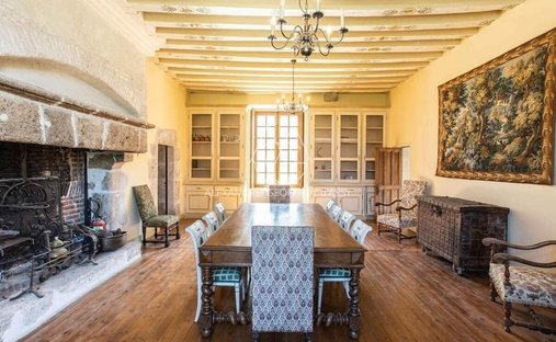 Spacious Property With Separate Guest Lodgings In Wooded Park Of 19 Acres, 15 Km From Blois.