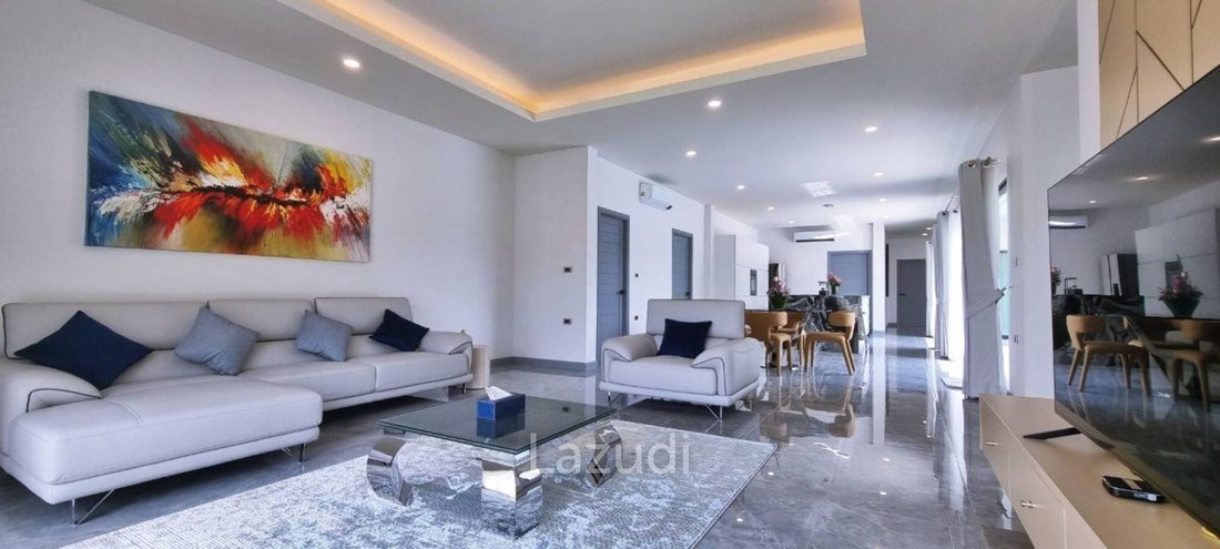 Villa in Pattaya City, Chon Buri, Thailand 1 - 16650051
