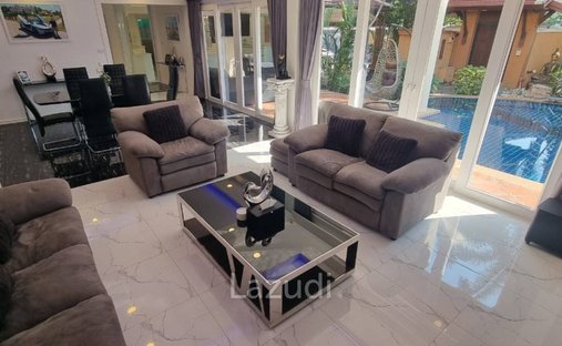 Villa in Pattaya City, Chon Buri, Thailand 1