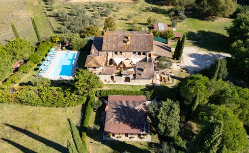 Castle for Sale in Serre di Rapolano, Tuscany, Italy