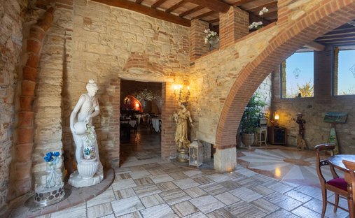 Castle for Sale in Serre di Rapolano, Tuscany, Italy