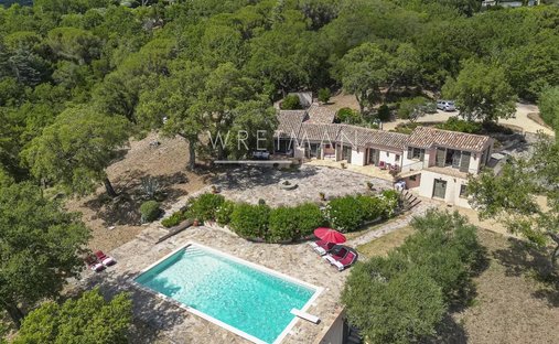 Villa en La Garde-Freinet, Provenza-Alpes-Costa Azul, Francia 1