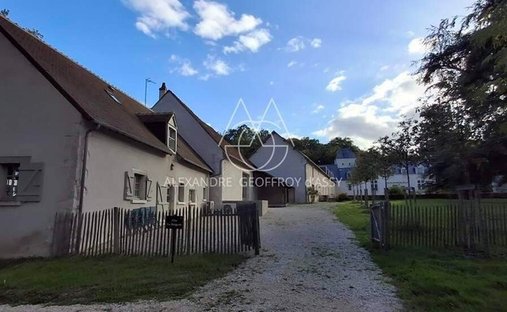 Spacious Property With Separate Guest Lodgings In Wooded Park Of 19 Acres, 15 Km From Blois.