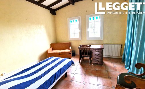 Castle for Sale in Bouliac, Nouvelle-Aquitaine, France