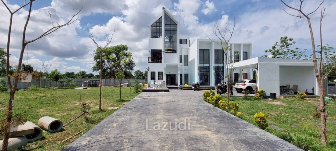 Villa in Pattaya City, Chon Buri, Thailand 1 - 16653486