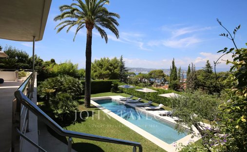 Villa in Antibes, Provence-Alpes-Côte d'Azur, France 1