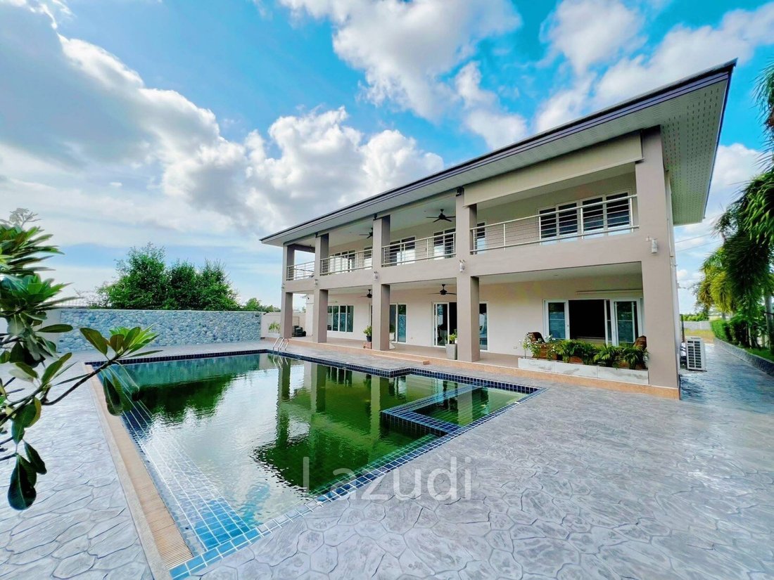Villa in Pattaya, Chon Buri, Thailand 1 - 16654333