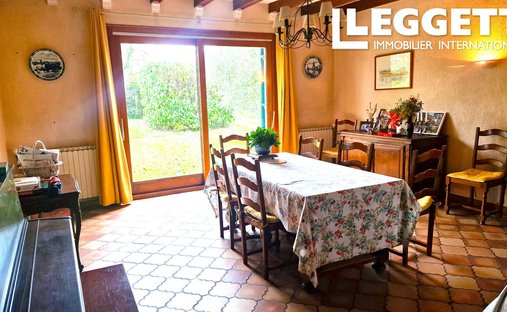 Castle for Sale in Bouliac, Nouvelle-Aquitaine, France