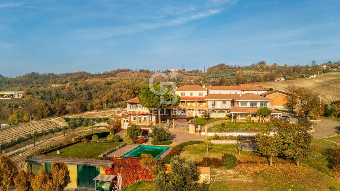 Villa in Grazzano Badoglio, Piedmont, Italy 2 - 16652881