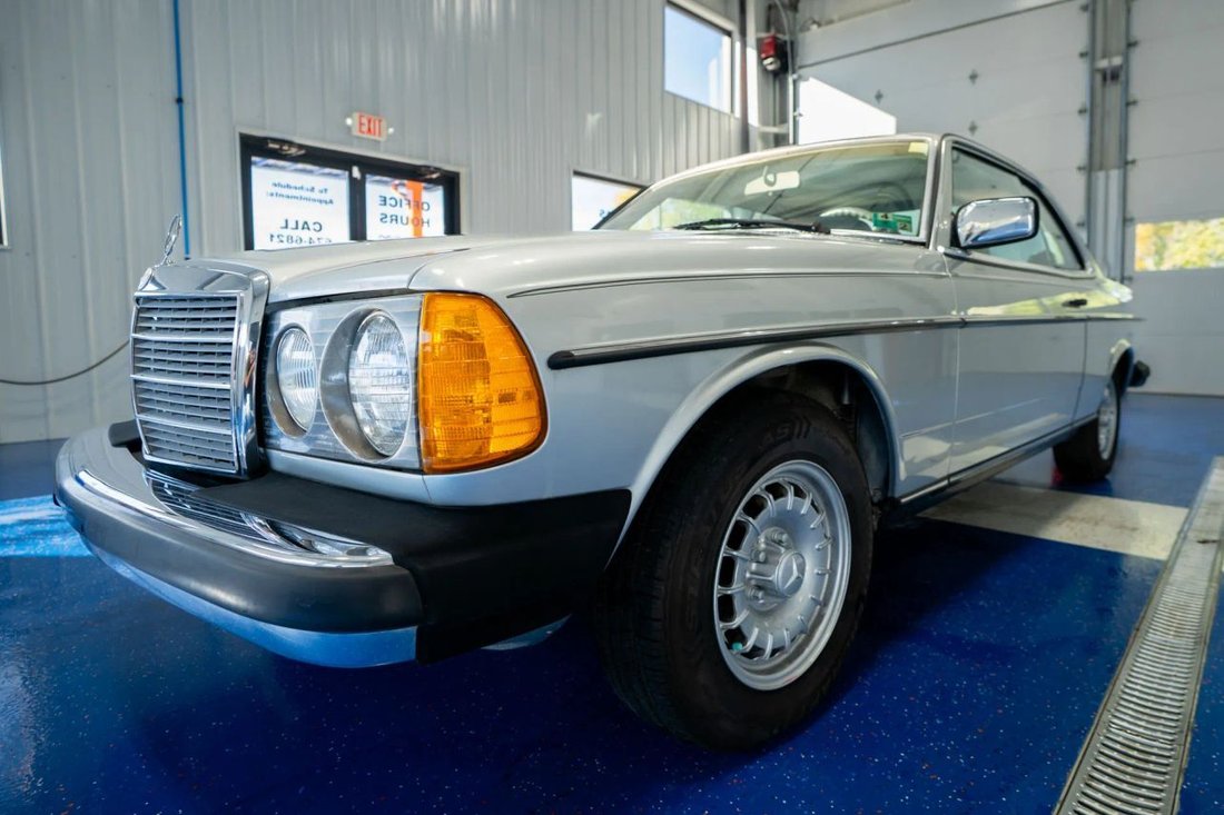 Coupe in Osceola, IN, United States 5 - 16653458