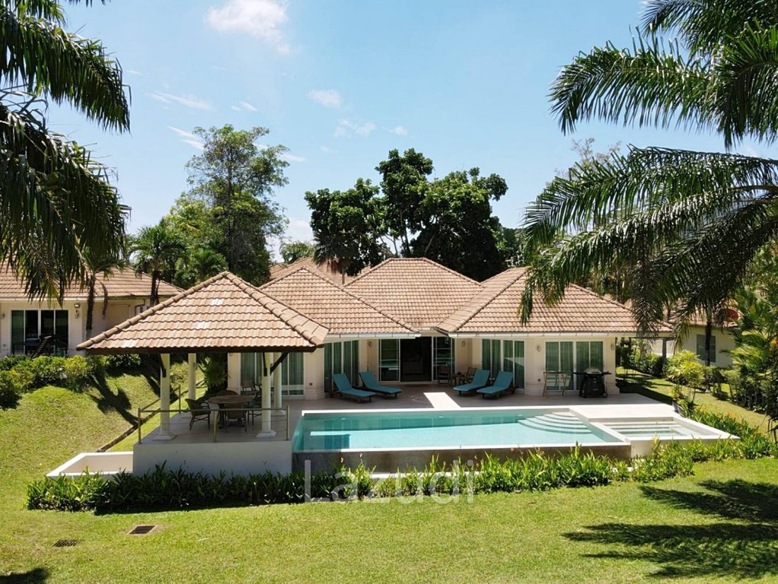 Villa in Kathu, Phuket, Thailand 1 - 16650578