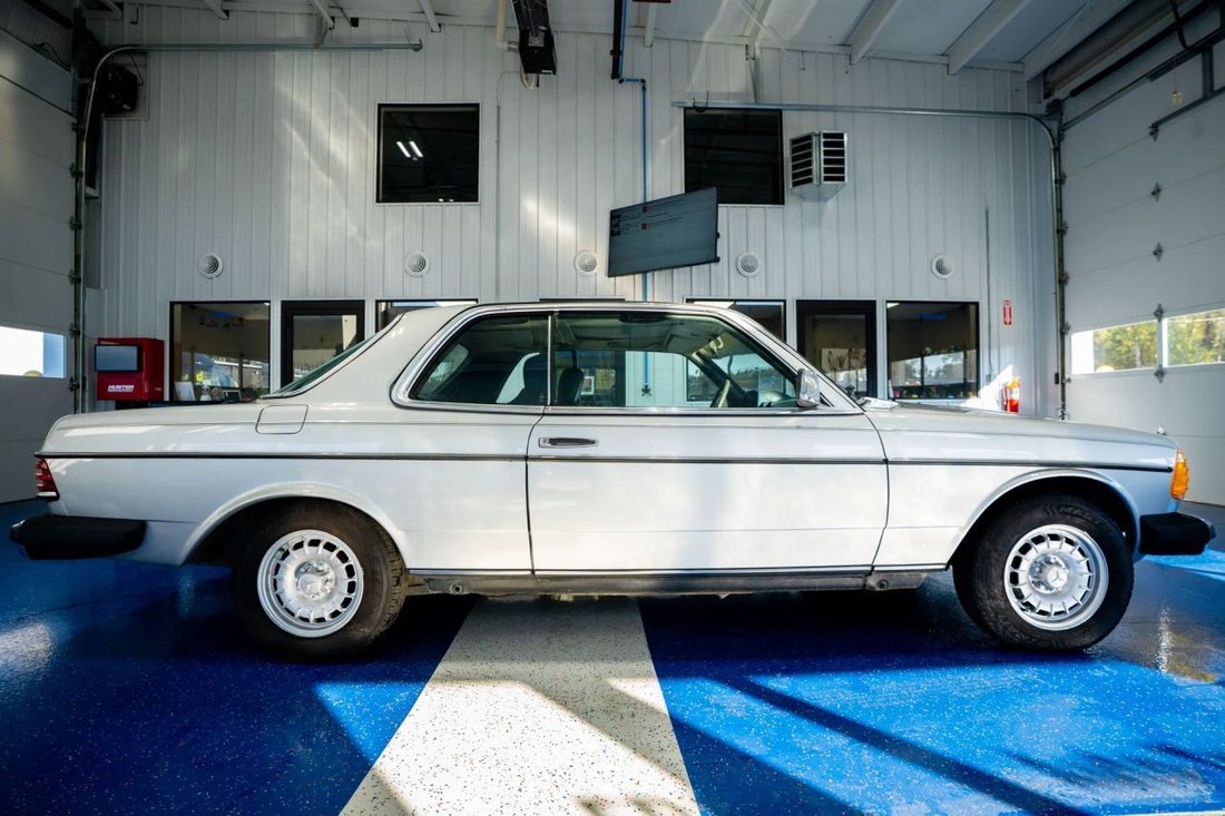 Coupe in Osceola, IN, United States 2 - 16653458