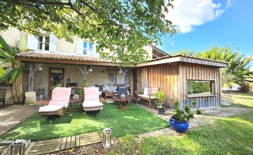 Castle for Sale in Monségur, Nouvelle-Aquitaine, France