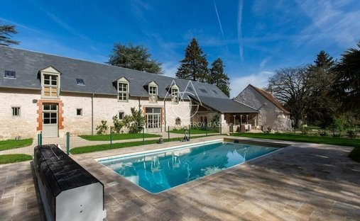 Spacious Property With Separate Guest Lodgings In Wooded Park Of 19 Acres, 15 Km From Blois.