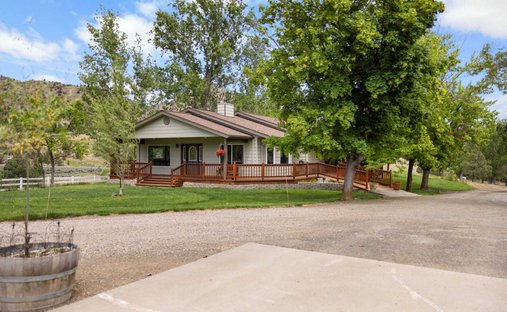 House in Mitchell, Oregon, United States 1