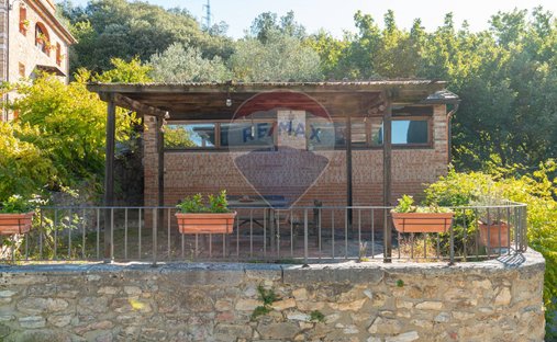 Castle for Sale in Serre di Rapolano, Tuscany, Italy