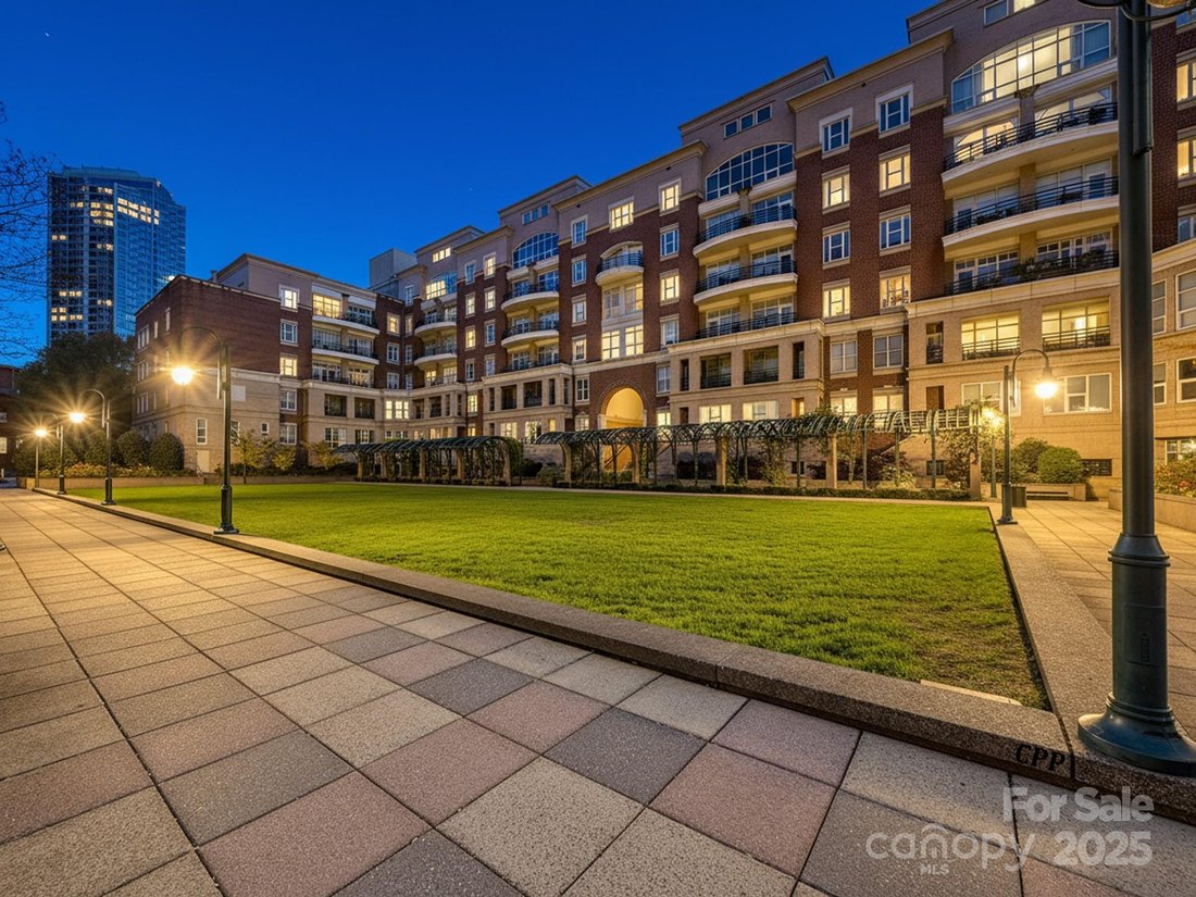 Charlotte, North Carolina, United States 3 - 16650149