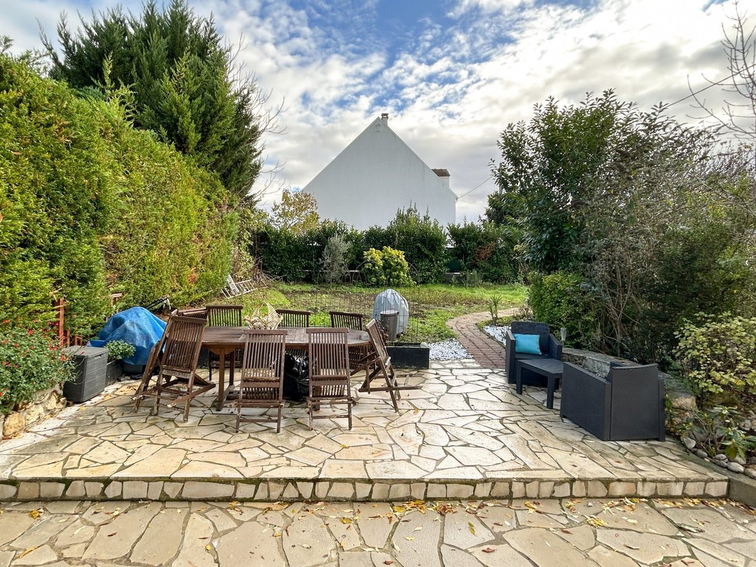 House in Maubuisson-Bourseaux-Saint Prix, Saint-Ouen-l'Aumone, France 2 - 16654624