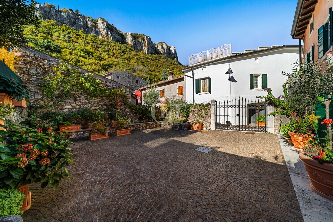 Villa in Affi, Veneto, Italy 3 - 16654482