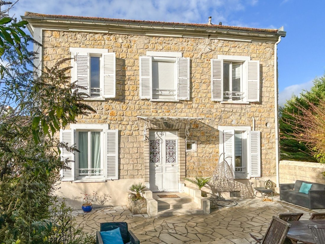 House in Maubuisson-Bourseaux-Saint Prix, Saint-Ouen-l'Aumone, France 1 - 16654624