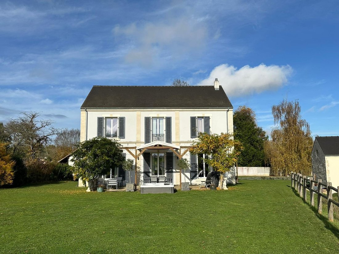House in Montfort-l'Amaury, Ile-de-France, France 2 - 16570947