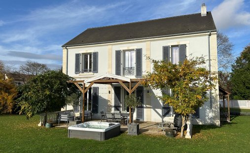 House in Montfort-l'Amaury, Ile-de-France, France 1