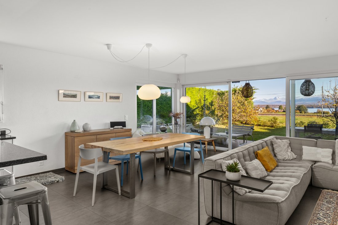 Family Villa With Lake View In The Centre Of Founex