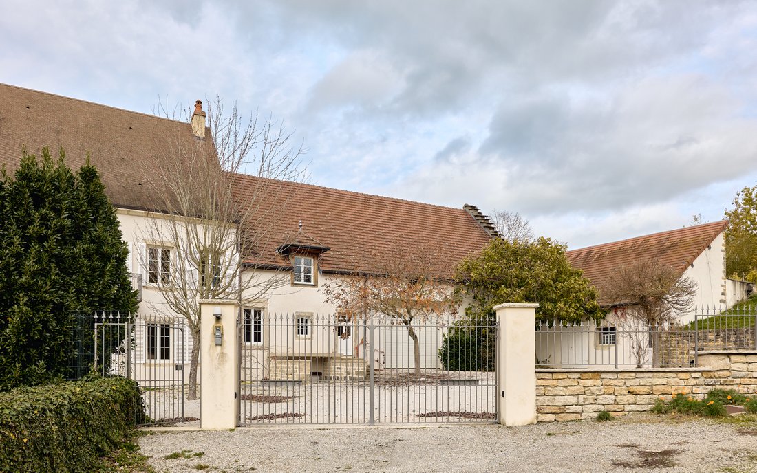Estate in Chateau-Chalon, Bourgogne – Franche-Comté, France 1 - 16597504