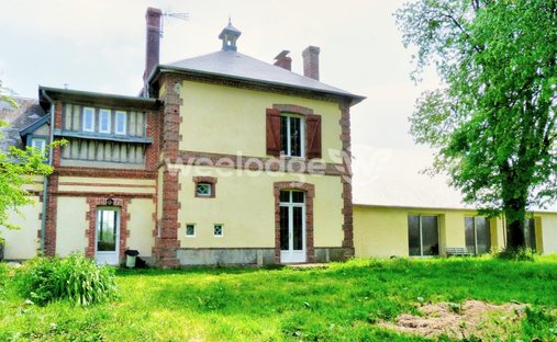 2h From Paris, In The Heart Of The Pays D’auge Area. A Listed 16th /18th Century Chateau Set In Abou