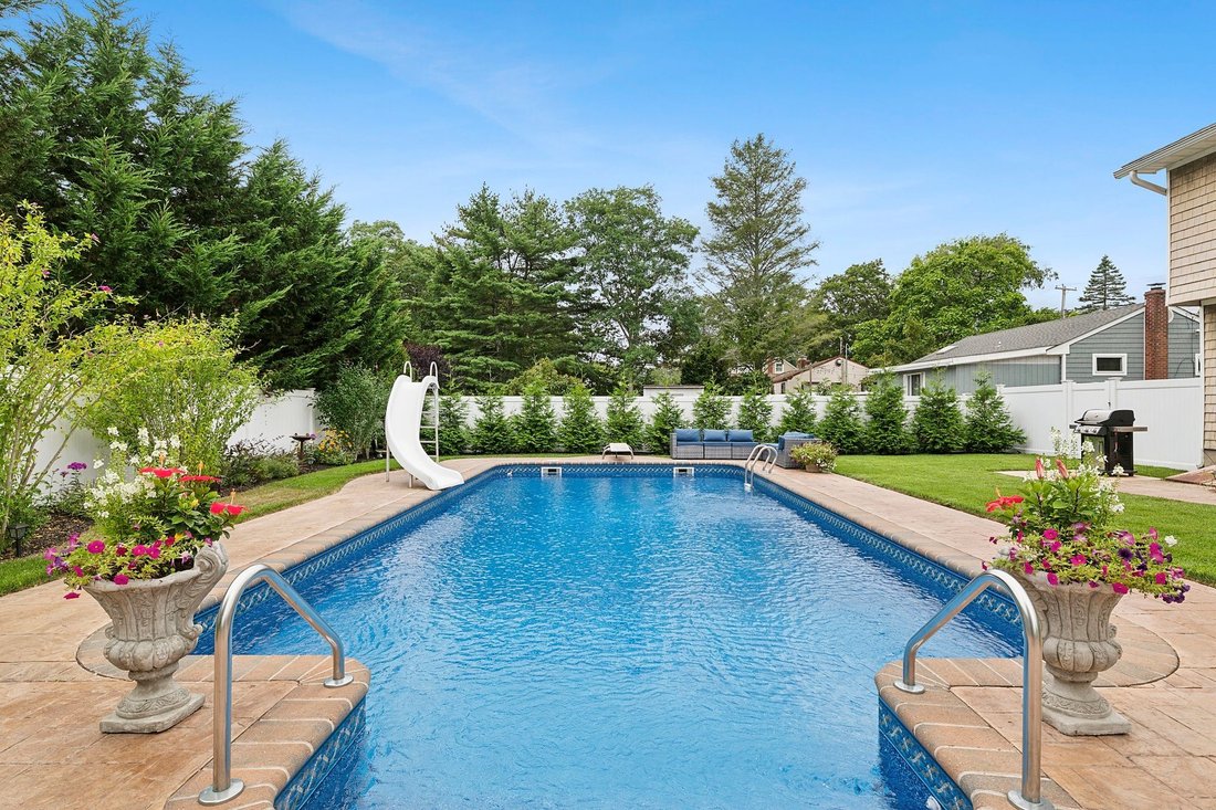 Hampton Bays, New York, United States 3 - 16658567