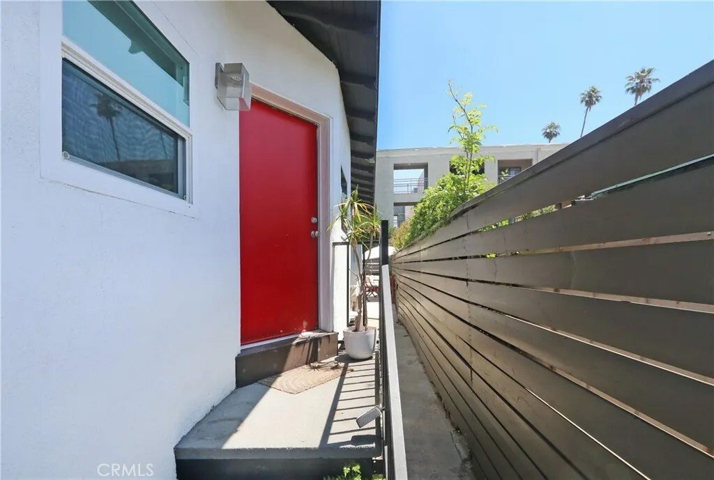 Los Angeles, California, United States 5 - 16558800