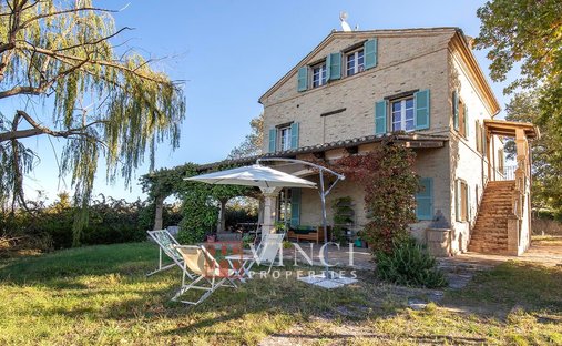Maisons de campagne à Montegiorgio, Marches, Italie 1