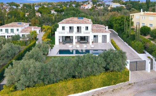 Villa in Loule (Sao Clemente), Algarve, Portugal 1