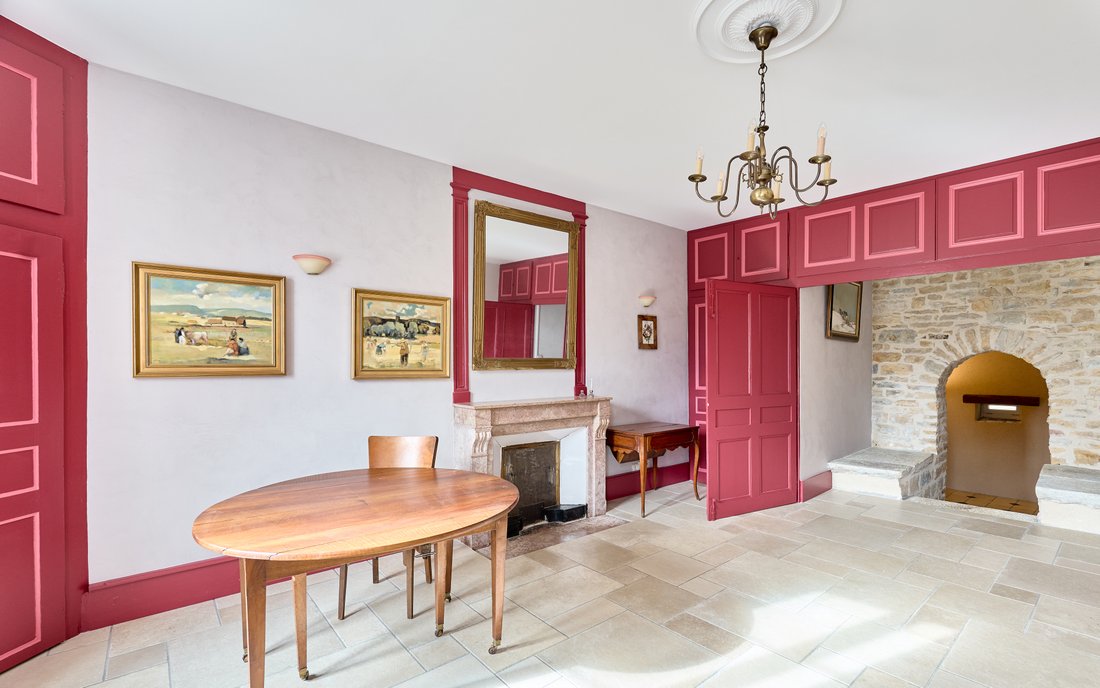 Estate in Chateau-Chalon, Bourgogne – Franche-Comté, France 4 - 16597504