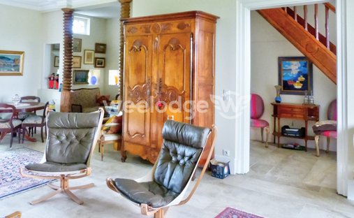 2h From Paris, In The Heart Of The Pays D’auge Area. A Listed 16th /18th Century Chateau Set In Abou